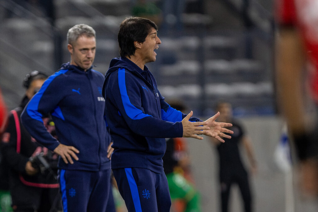 Garnero molesto tras el empate de la UC ante Audax: ‘Nos llegaron una vez y marcaron’ y cómo afecta las apuestas por el Chile 2